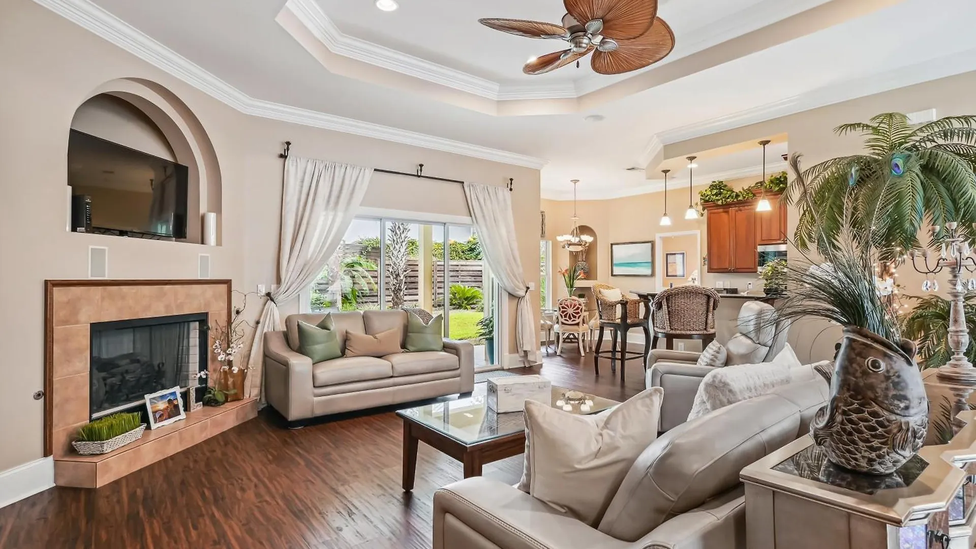 Five O'Clock Somewhere At Destiny East Villa Holiday home Destin